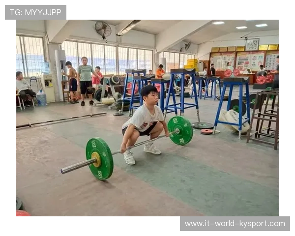 举重训练营设置技能分级考试促进教学规范化，举重技能简介